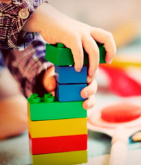 child-playing-with-blocks
